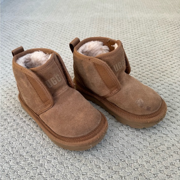 UGG Other - UGG Neumel E-Z fit Boots in Chestnut 10
